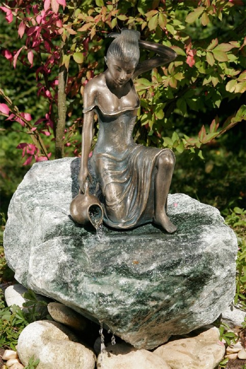 Bronzefigur Mädchen Letizia 35 | Bronze Wasserspeier von Rottenecker
