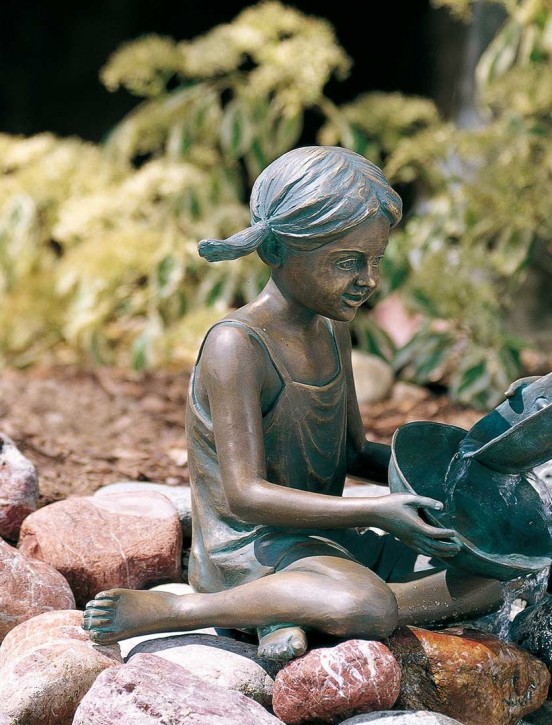 Bronzefigur Kind Sara 33cm Bronze Gartenfigur Wasserspeier Rottenecker