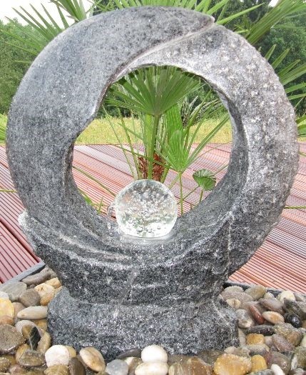 Wasserspiel SET Mond Quellstein 55cm Granit anthrazit Gartenbrunnen dreh. Glaskugel
