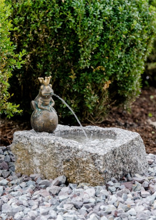Froschkönig Leopold mit Granitbecken Wasserspeier Gartenbrunnen Komplettset