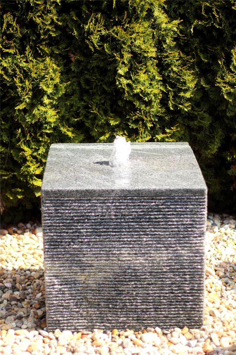 Wasserspiel SET Quellstein Würfel 50cm Granit Gartenbrunnen