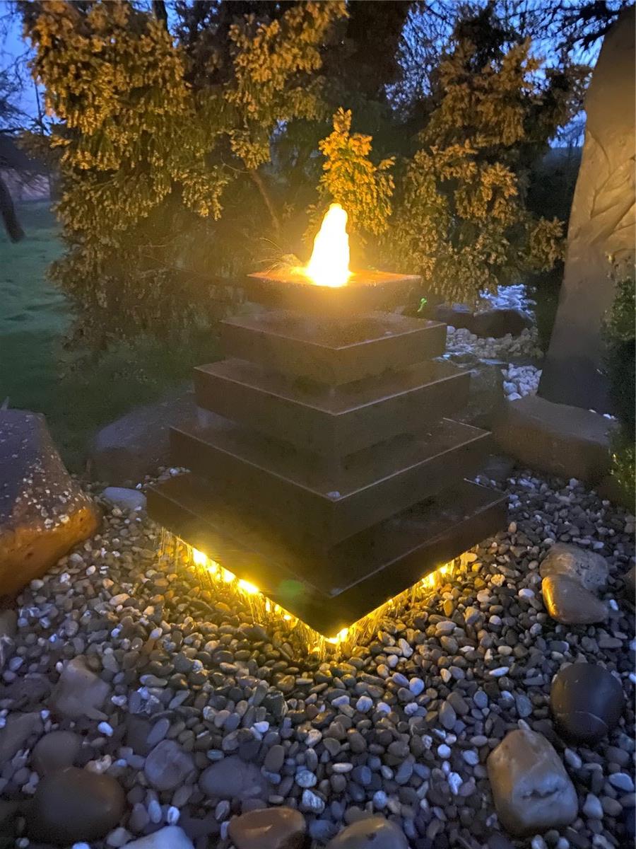 Cortenstahl Pyramide 85cm Edelrost Gartenbrunnen Springbrunnen