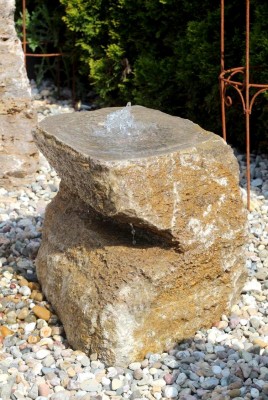VERKAUFT! Quellstein Muschelkalk L70cm mit Quellschale Gartenbrunnen Springbrunnen