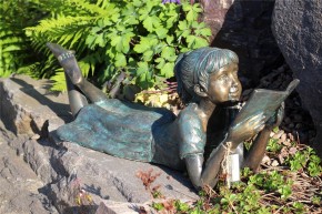 Bronzefigur Mädchen Lara die Leseratte L73cm Bronze Gartenfigur von Rottenecker