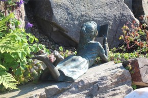 Bronzefigur Mädchen Lara die Leseratte L73cm Bronze Gartenfigur von Rottenecker
