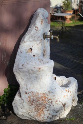 Zapfstelle Garda inkl. Wasserhahn 110cm Marmor Travertin antik Gartenbrunnen