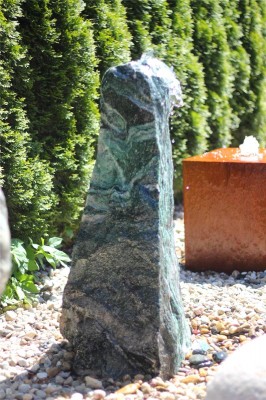 VERKAUFT! Quellstein Monolith 95cm Marmor Artik green Gartenbrunnen Springbrunnen Komplettset