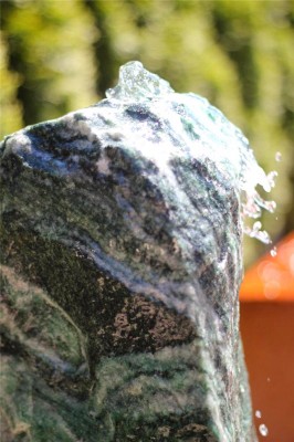 VERKAUFT! Quellstein Monolith 95cm Marmor Artik green Gartenbrunnen Springbrunnen Komplettset
