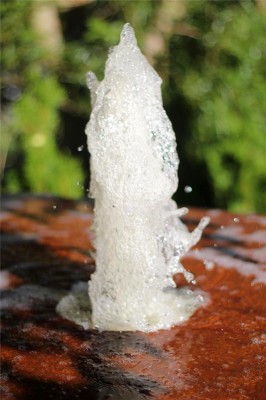 Cortenstahl Würfel 100 Gigant mit Fontäne Edelrost Gartenbrunnen Springbrunnen