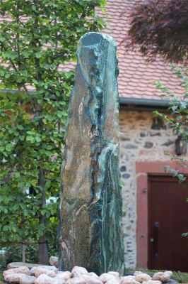 Quellstein Monolith 180cm Marmor Artik green Gartenbrunnen Springbrunnen Komplettset