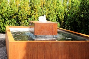 Cortenstahlbrunnen Neptun L260cm Edelrost Springbrunnen Gartenbrunnen