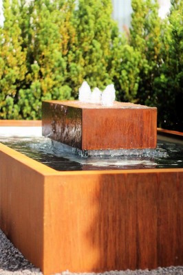 Cortenstahlbrunnen Neptun L260cm Edelrost Springbrunnen Gartenbrunnen