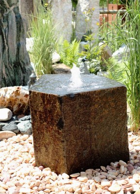 VERKAUFT! Wasserspiel SET Quellstein Basalt 60cm mit Quellschale Gartenbrunnen Springbrunnen
