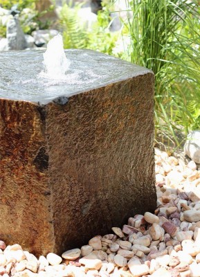 VERKAUFT! Wasserspiel SET Quellstein Basalt 60cm mit Quellschale Gartenbrunnen Springbrunnen