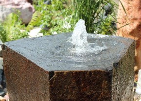 VERKAUFT! Wasserspiel SET Quellstein Basalt 60cm mit Quellschale Gartenbrunnen Springbrunnen