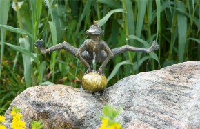 Bronzefigur Froschkönig Dietmar 29cm Bronze Wasserspeier von Rottenecker