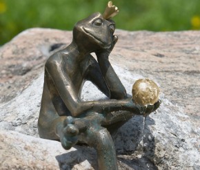Bronzefigur Froschkönig Borris 35cm Bronze Wasserspeier von Rottenecker