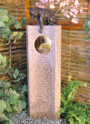 Wasserspiel SET Quellstein Joy 80cm Granit Gartenbrunnen mit dreh. Glaskugel (OHNE Katze!)