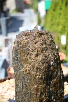 VERKAUFT! Wasserspiel SET Quellstein Monolith 98cm Gneis Gartenbrunnen inkl. Pumpe