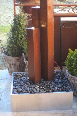 Cordon Säulen Trio 120cm Cortenstahlbrunnen Edelrost Design Terrassenbrunnen