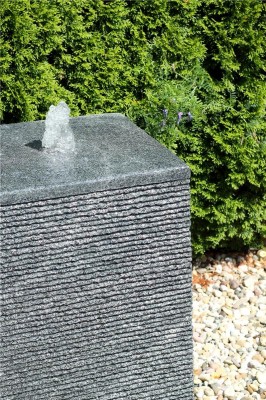 Wasserspiel SET Quellstein Quader 80cm Granit Gartenbrunnen inkl. Pumpe