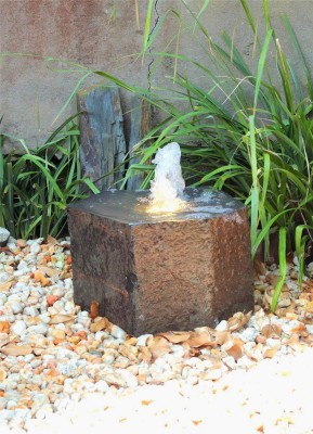 VERKAUFT! Quellstein Basalt 29cm mit Quellschale und Fontäne Gartenbrunnen Natursteinbrunnen