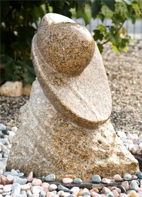 Quellstein Skulptur Koru 60cm Granit gelb Gartenbrunnen Springbrunnen Komplettset