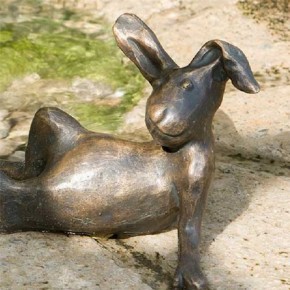 Bronzefigur Mikkel der Hase 12cm Gartenfigur Bronze Rottenecker Ostern Dekoration