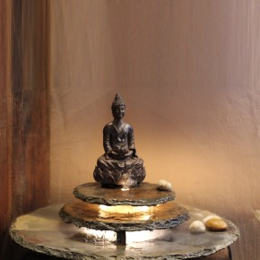 Zimmerbrunnen Kasumi Buddha Feng Shui Schieferbrunnen inkl. Beleuchtung
