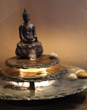 Zimmerbrunnen Kasumi Buddha Feng Shui Schieferbrunnen inkl. Beleuchtung