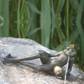 Bronzefigur Froschkönig Detlef L34cm Bronze Wasserspeier Rottenecker