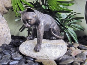 Wasserspiel SET Bronze Katze auf Säule 82cm Granit Gartenbrunnen mit Glaskugel