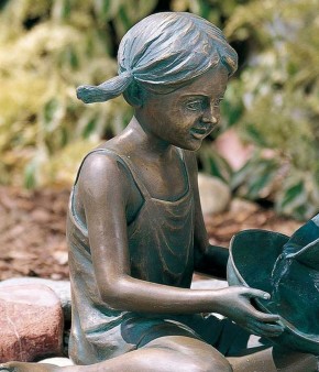 Bronzefigur Kind Sara 33cm Bronze Gartenfigur Wasserspeier Rottenecker