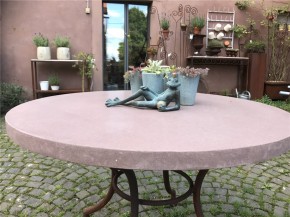 Gartentisch mit Steinplatte 120cm Sandstein rot geschliffen Eisen Edelrost