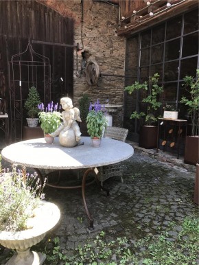 Gartentisch Muschelkalk geschliffen Ø150 cm Naturstein Tisch Steinplatte und Eisengestell