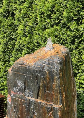 VERKAUFT! Quellstein Monolith Schiefer 140cm Gartenbrunnen Springbrunnen Komplettset