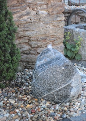 Quellstein Granit 55cm Naturstein Gartenbrunnen Springbrunnen Komplettset