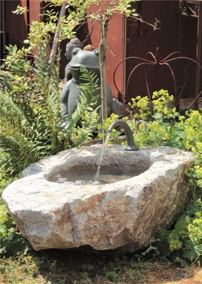 VERKAUFT! Wassertrog Granit L100 cm mit Bronze Wasserauslauf Naturstein Gartenbrunnen Set