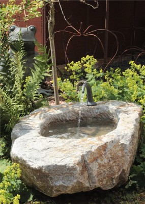 VERKAUFT! Wassertrog Granit L100 cm mit Bronze Wasserauslauf Naturstein Gartenbrunnen Set