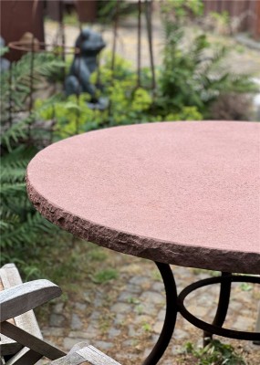 Gartentisch mit Steinplatte 120cm Naturstein Sandstein rot geschliffen/bossiert Gestell Eisen Edelrost