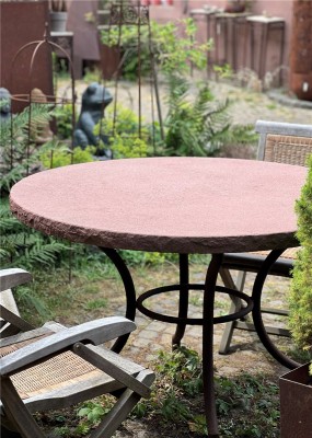 Gartentisch mit Steinplatte 120cm Naturstein Sandstein rot geschliffen/bossiert Gestell Eisen Edelrost