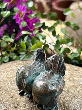 Bronzefigur Vogelpaar sitzend Miniatur Bronze Skulptur Rottenecker